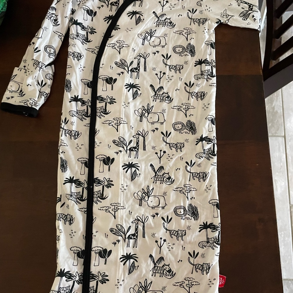 Brand new magnetic me swaddle
